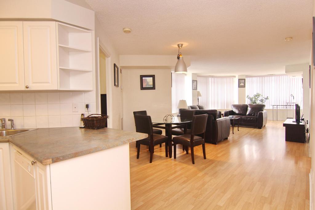 Pelicanstay At Square One Mall Mississauga Extérieur photo