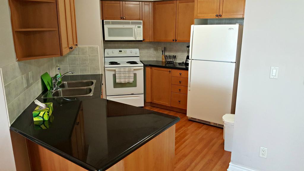 Pelicanstay At Square One Mall Mississauga Extérieur photo