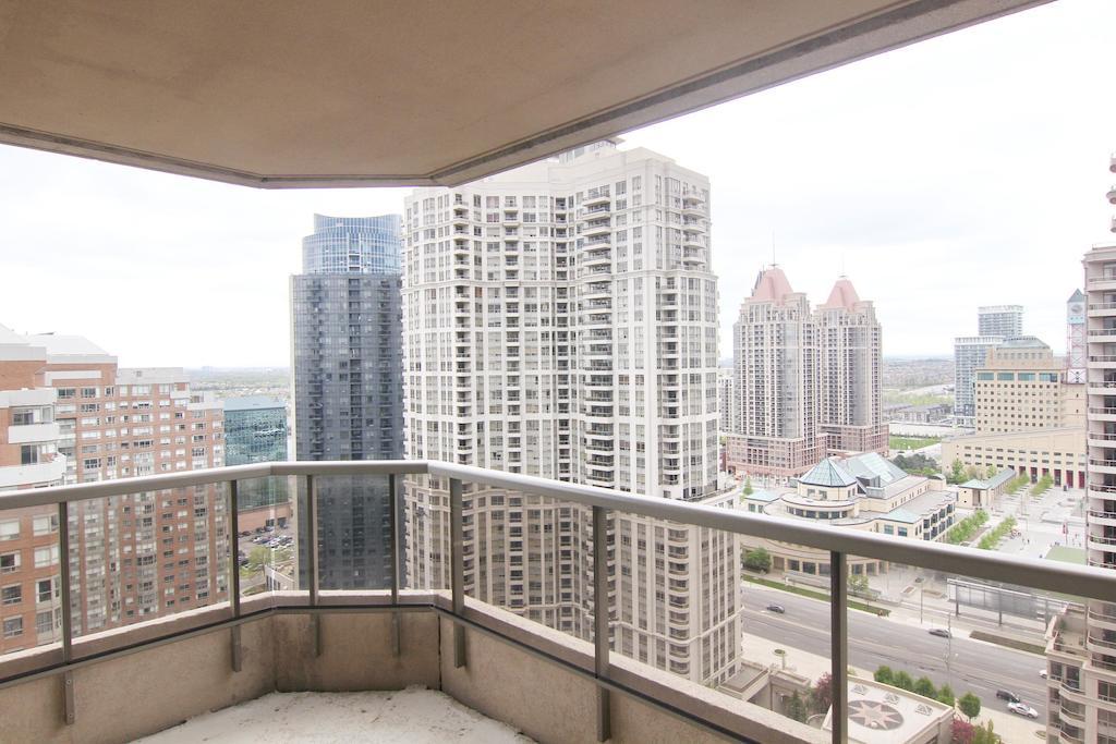 Pelicanstay At Square One Mall Mississauga Extérieur photo
