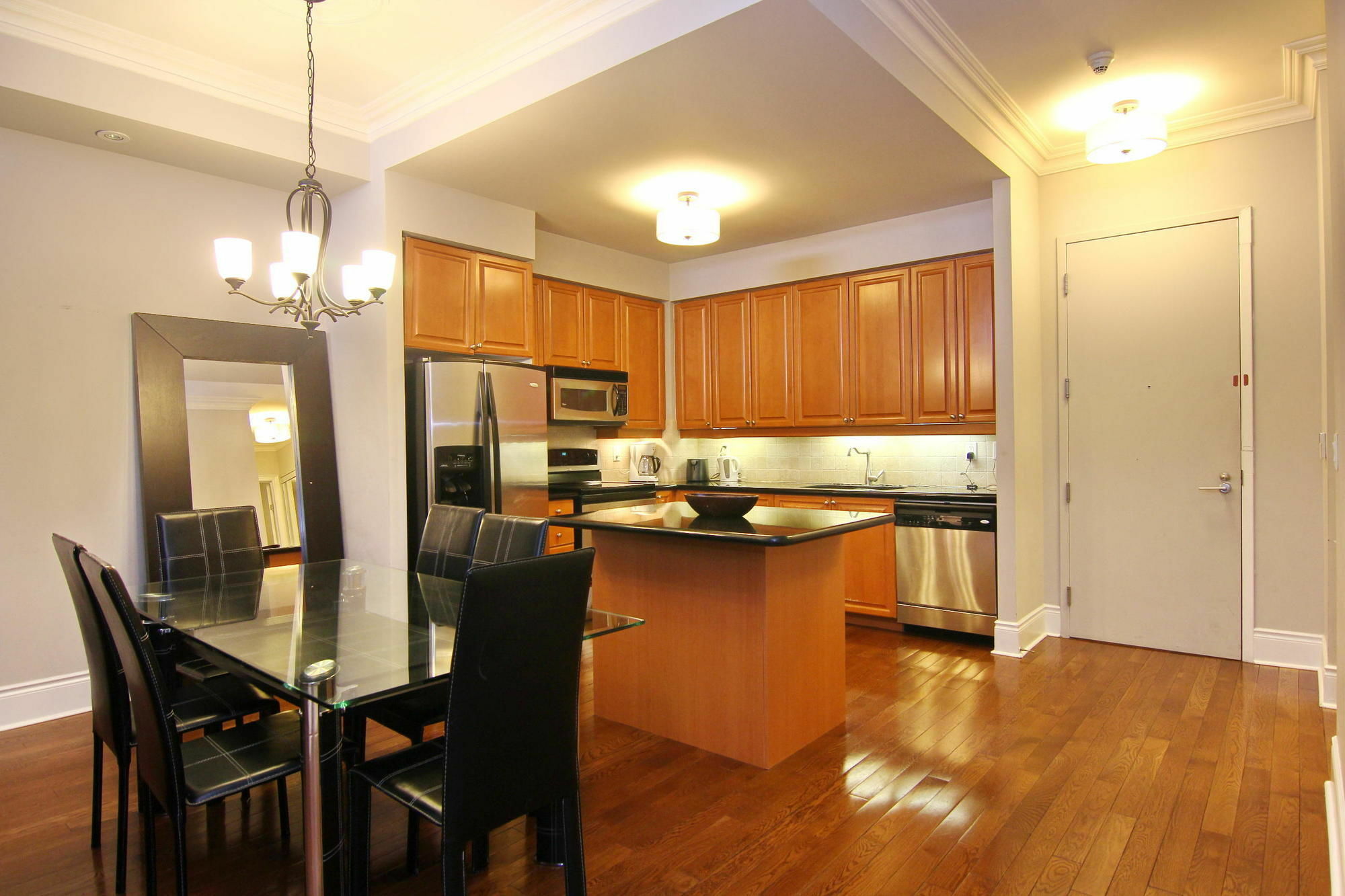 Pelicanstay At Square One Mall Mississauga Extérieur photo