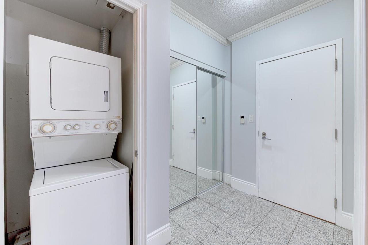Pelicanstay At Square One Mall Mississauga Extérieur photo