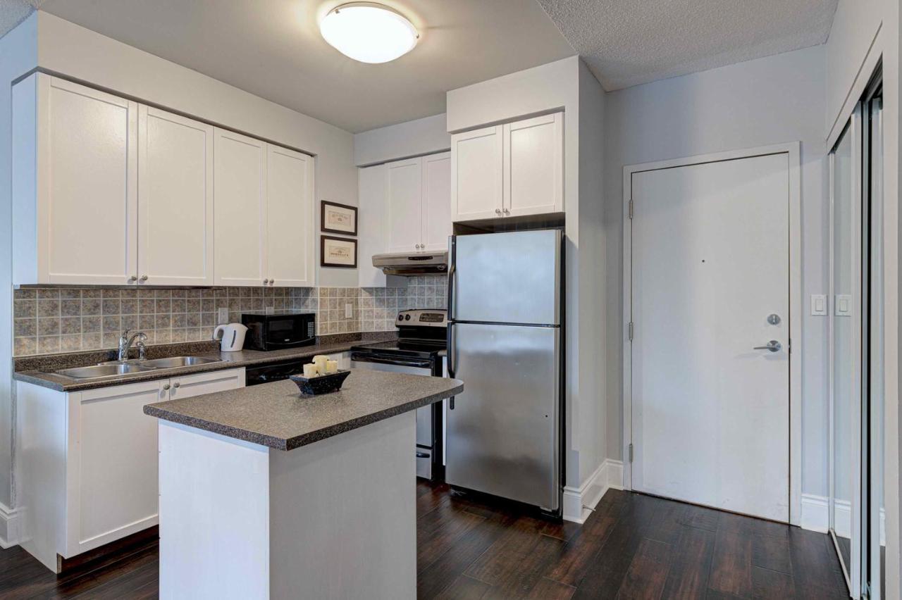 Pelicanstay At Square One Mall Mississauga Extérieur photo