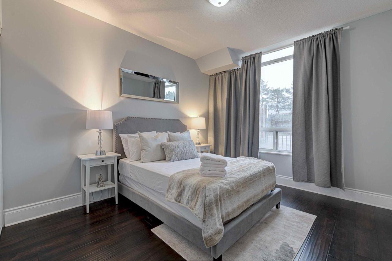 Pelicanstay At Square One Mall Mississauga Extérieur photo
