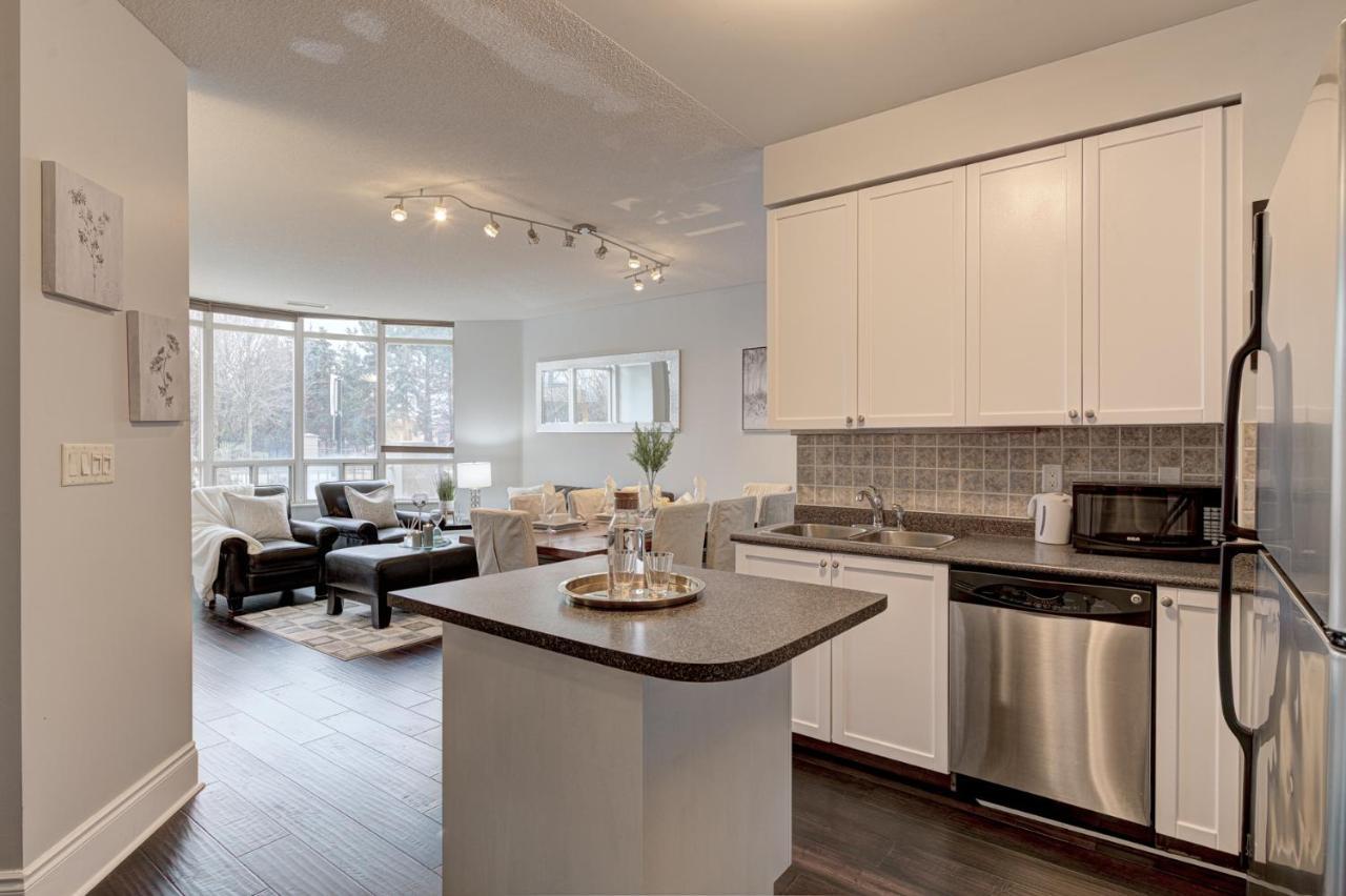 Pelicanstay At Square One Mall Mississauga Extérieur photo