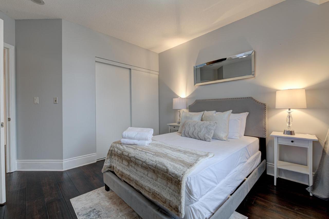 Pelicanstay At Square One Mall Mississauga Extérieur photo